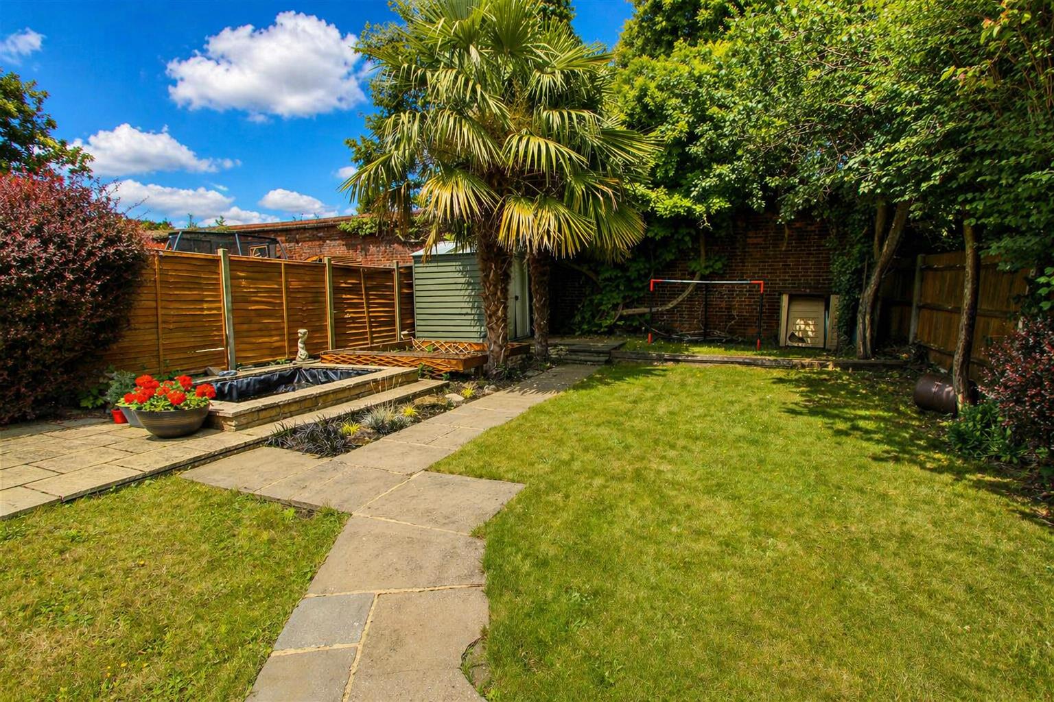 Tritton Avenue, Beddington